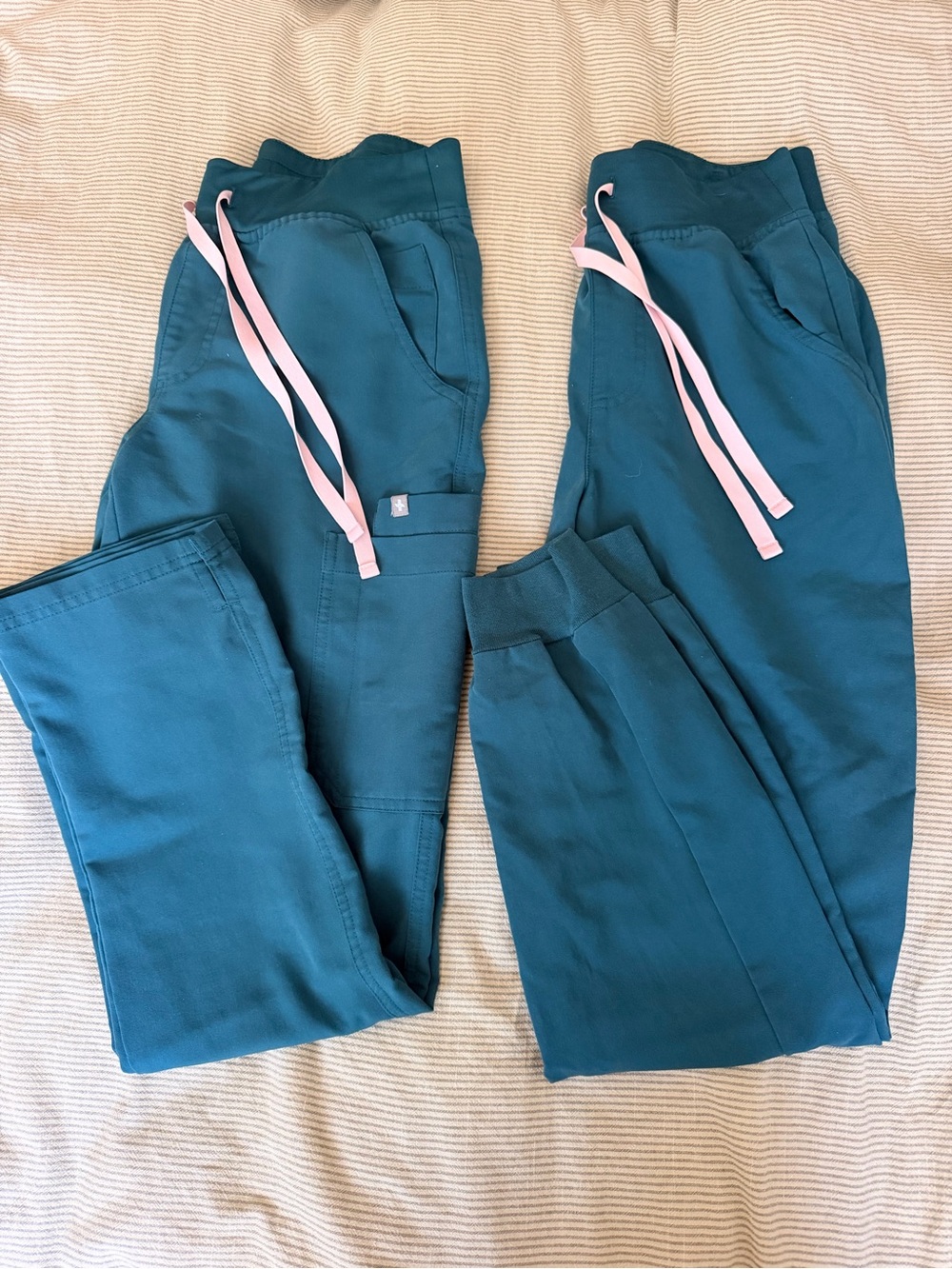 Figs size XS Top and 2 Pants Set - Picture 6 of 9